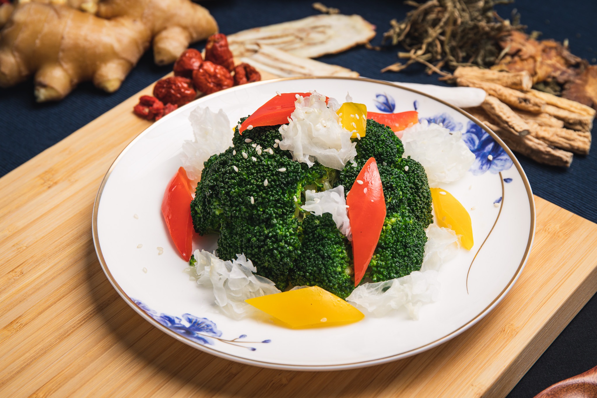 Stir-Fried Broccoli with White Fungus and Capsicum